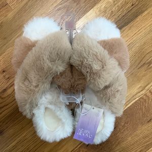 💕5/$15 Stars Above Faux Fur Slippers in Cream & Tan , NEW size 7-8